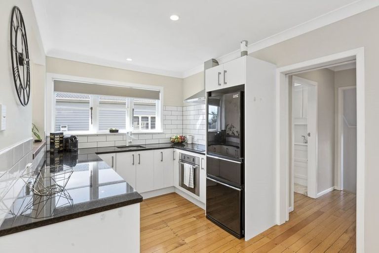 Photo of property in 1/31 Verran Road, Birkenhead, Auckland, 0626