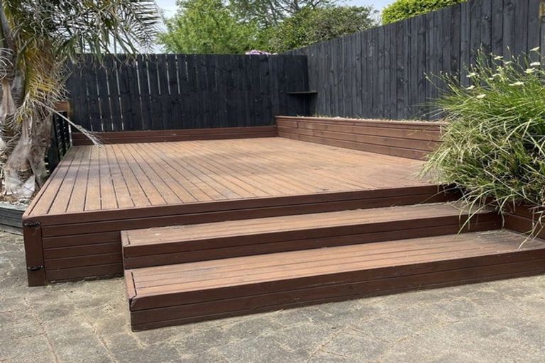 Photo of property in 72 Gossamer Drive, Pakuranga Heights, Auckland, 2010