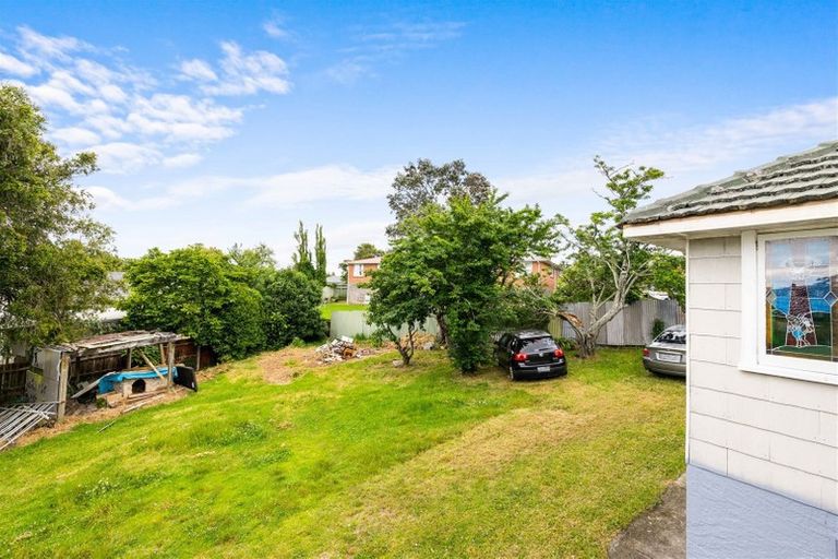 Photo of property in 25 Hutchinson Avenue, New Lynn, Auckland, 0600