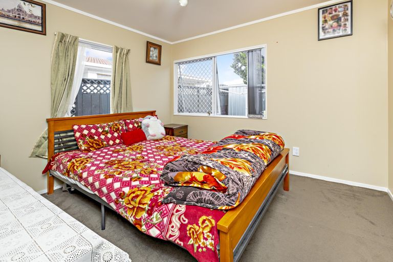 Photo of property in 2/47 Great South Road, Manurewa, Auckland, 2102