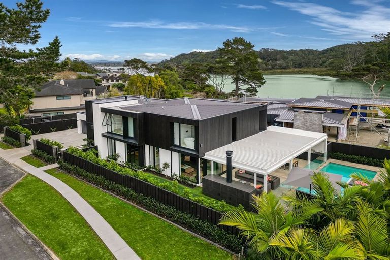 Photo of property in 30a Kingfisher Grove, Greenhithe, Auckland, 0632