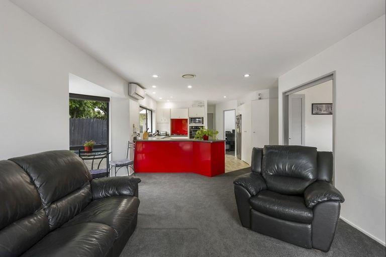 Photo of property in 19 Perotti Place, Conifer Grove, Takanini, 2112