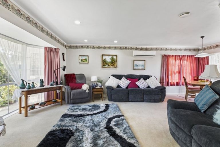 Photo of property in 2 Mirabell Place, Golflands, Auckland, 2013