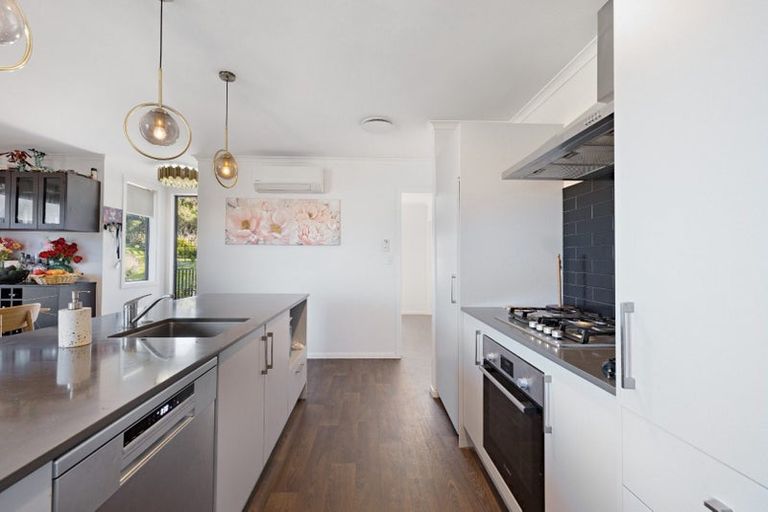 Photo of property in 2 Hauruia Way, Pyes Pa, Tauranga, 3112