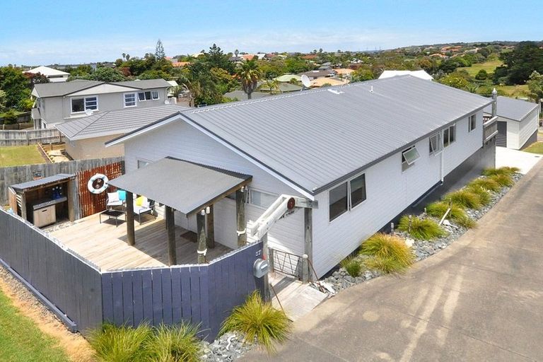 Photo of property in 37 Shakespear Road, Army Bay, Whangaparaoa, 0930