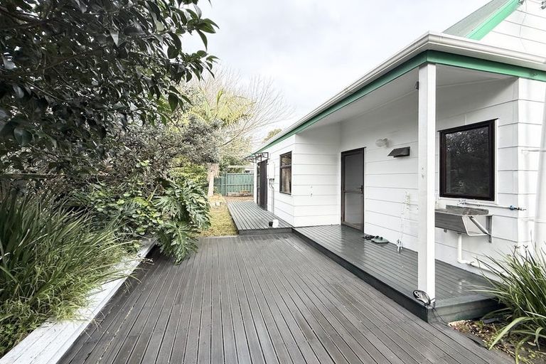 Photo of property in 2/3 Aorangi Place, Birkenhead, Auckland, 0626