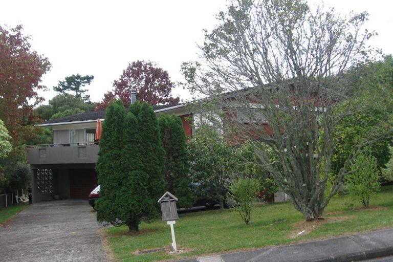 Photo of property in 1 Kawaka Street, Titirangi, Auckland, 0604