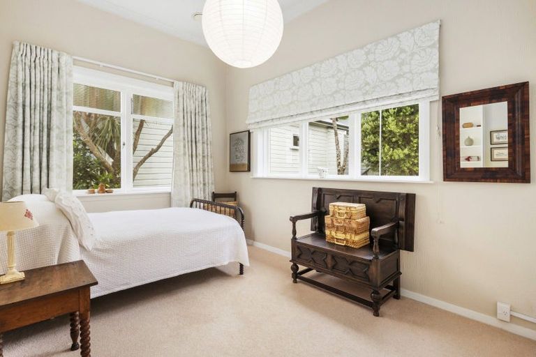 Photo of property in 38 The Crescent, Roseneath, Wellington, 6011