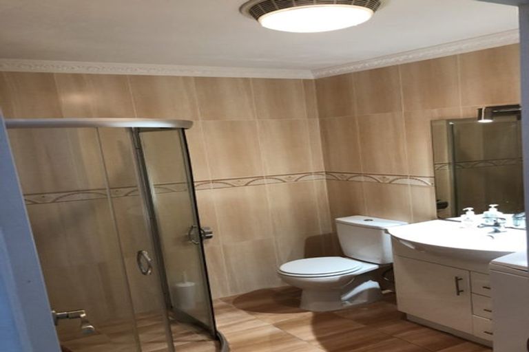 Photo of property in 43 Medallion Drive, Oteha, Auckland, 0632