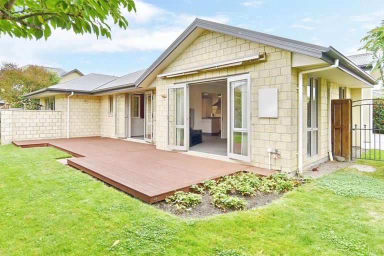 Photo of property in 9 Scarlet Lane, Redwood, Christchurch, 8051