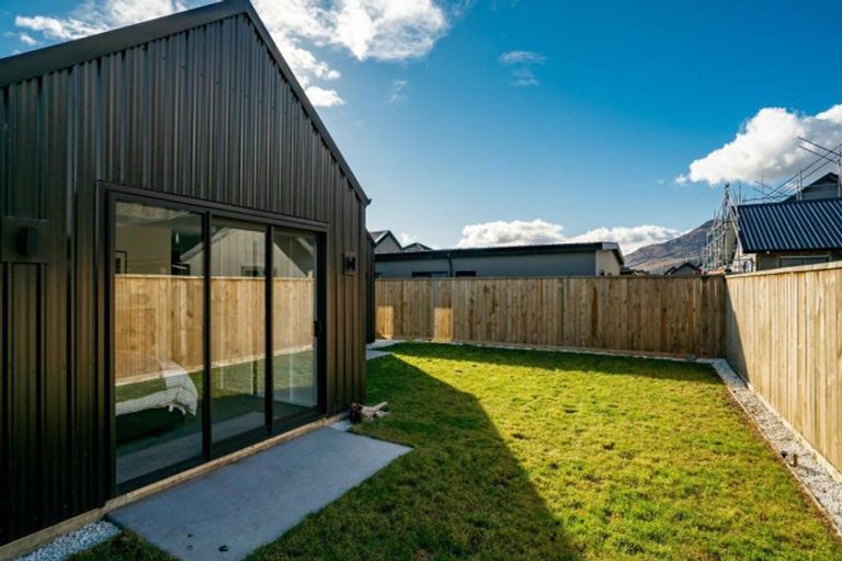 Photo of property in 11 Bale Road, Jacks Point, 9371