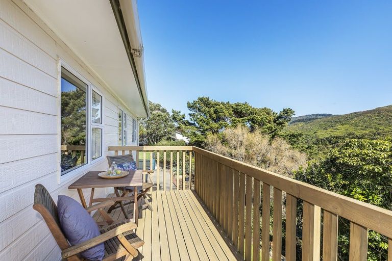 Photo of property in 22 John Witton Drive, Crofton Downs, Wellington, 6035