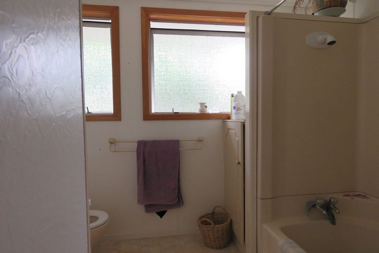 Photo of property in 16 Stratford Drive, Cable Bay, 0420