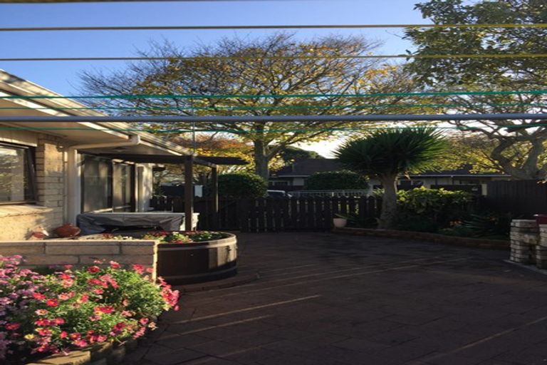 Photo of property in 1/16 Kindergarten Drive, Conifer Grove, Takanini, 2112