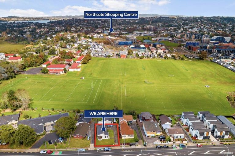 Photo of property in 1/31 Akoranga Drive, Northcote, Auckland, 0627