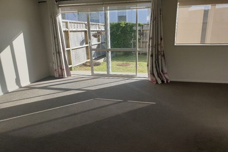 Photo of property in 18/45a Swanson Road, Henderson, Auckland, 0610