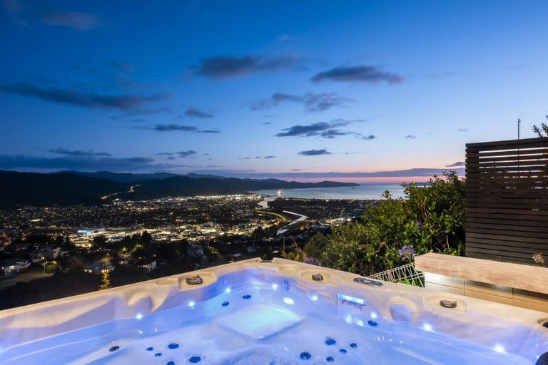 Photo of property in 30 Arahiwi Grove, Tirohanga, Lower Hutt, 5010