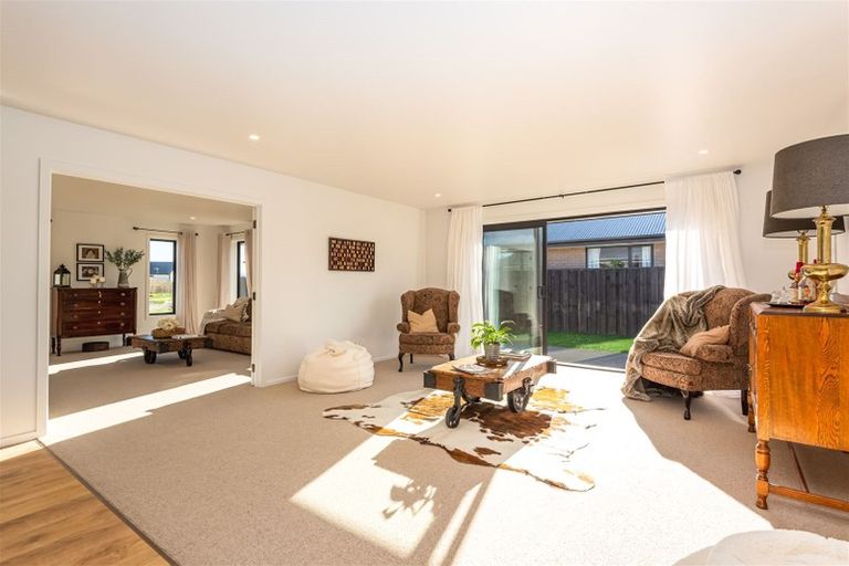 Photo of property in 9 Angus Place, Rangiora, 7400