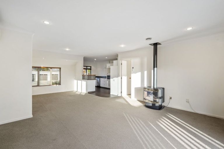 Photo of property in 2 Pipi Street, Two Mile Bay, Taupo, 3330