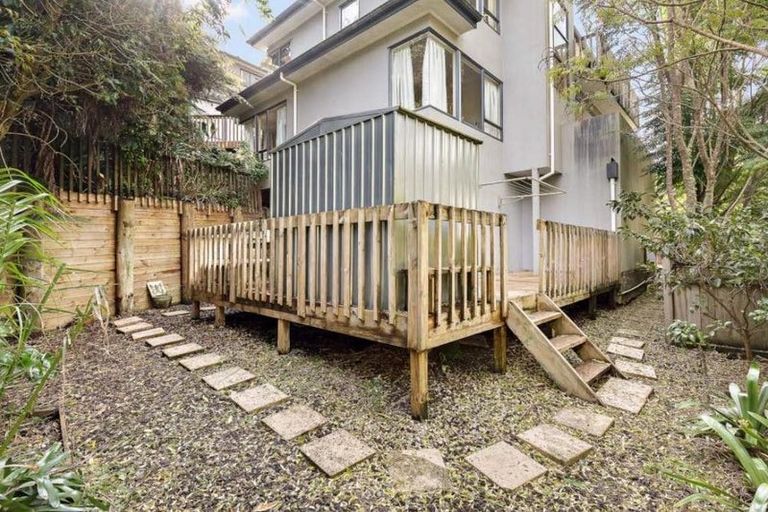 Photo of property in 23/23 Bush Lane, Northcote Point, Auckland, 0627
