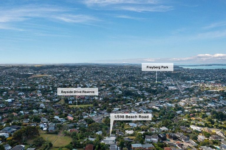 Photo of property in 1/598 Beach Road, Rothesay Bay, Auckland, 0630