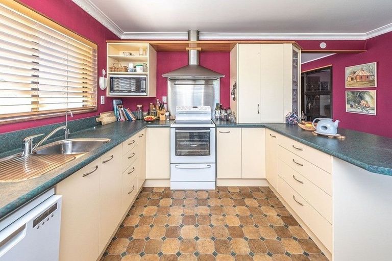 Photo of property in 11 Warwick Place, Springvale, Whanganui, 4501