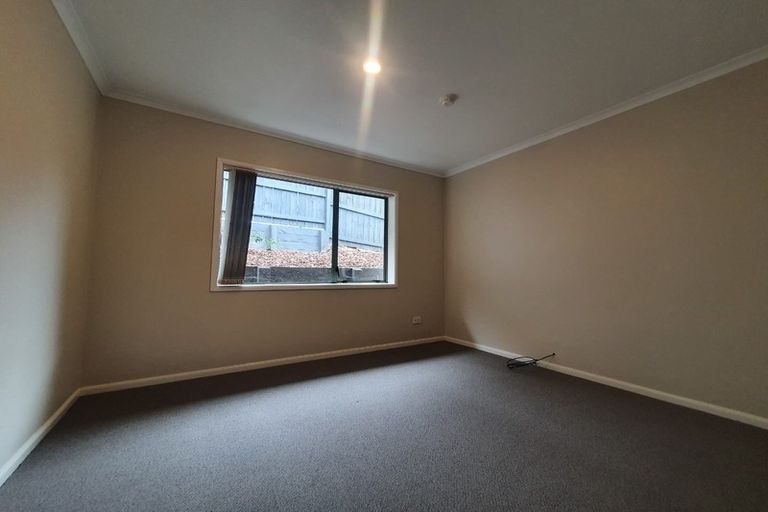 Photo of property in 14 Glenveagh Park Drive, Weymouth, Auckland, 2103