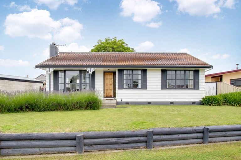 Photo of property in 3 Selkirk Street, Tamatea, Napier, 4112