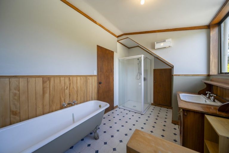 Photo of property in 72 Bush Street, Lumsden, 9730