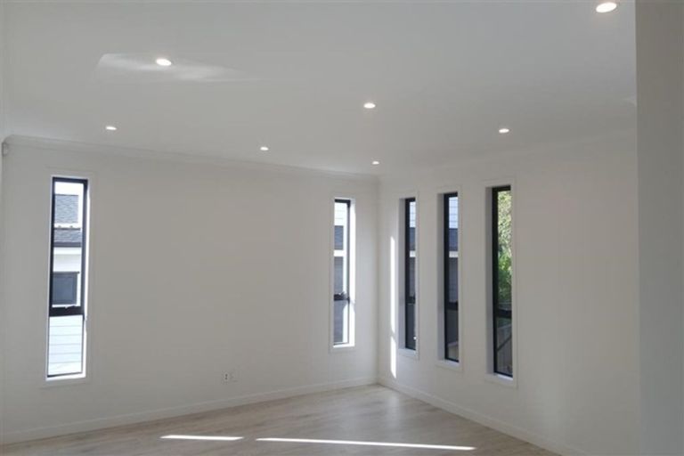 Photo of property in 8 Newport Place, Forrest Hill, Auckland, 0620