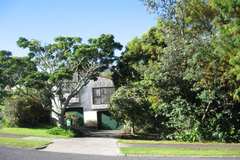 Photo of property in 35 Pickwick Parade, Mellons Bay, Auckland, 2014