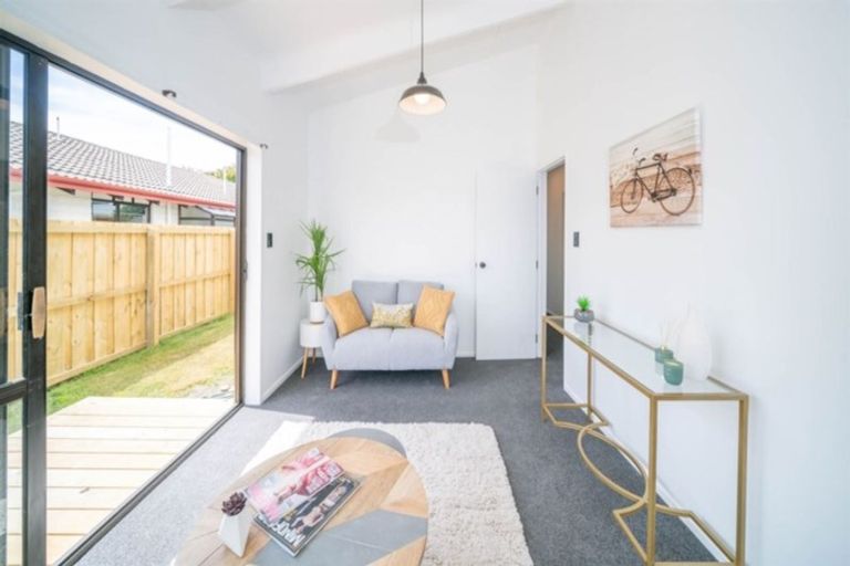 Photo of property in 2/92c Englefield Road, Northwood, Christchurch, 8051