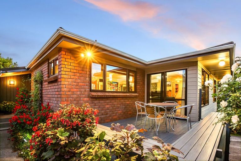 Photo of property in 12 Exploration Way, Whitby, Porirua, 5024