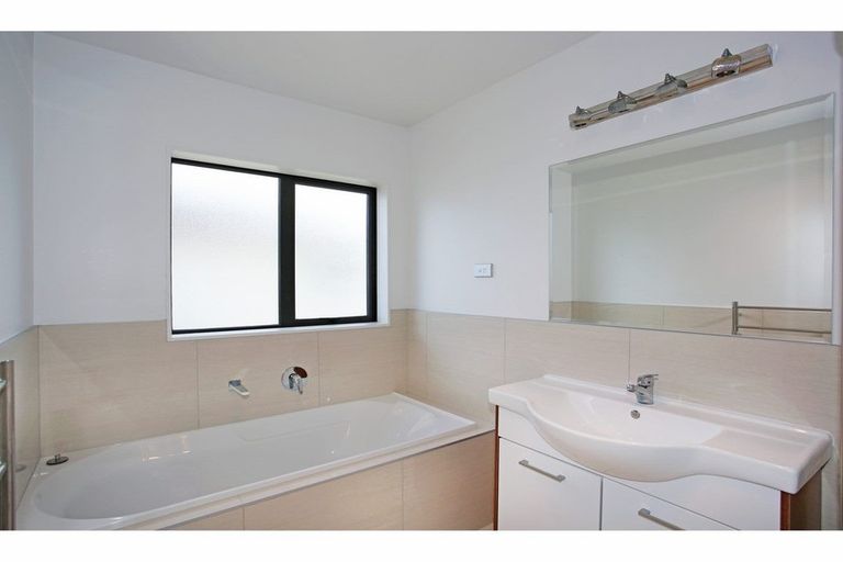 Photo of property in 12 Kokako Rise, Papakura, 2110