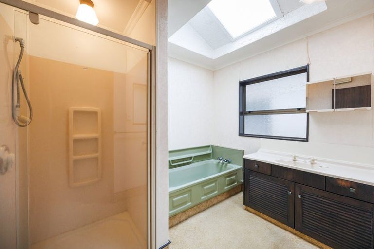 Photo of property in 2 Hillcrest Drive, Kelvin Grove, Palmerston North, 4414