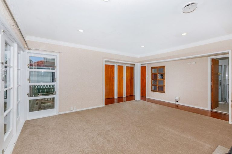Photo of property in 8 Kiernan Place, Kelston, Auckland, 0602