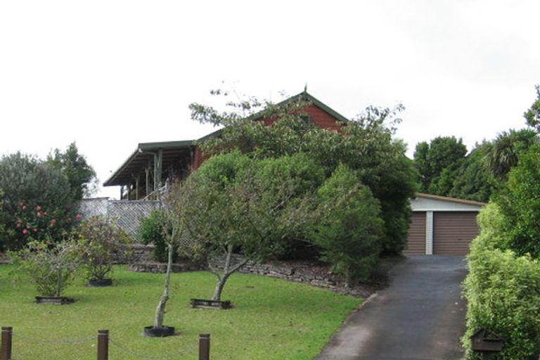 Photo of property in 26 Claverdon Drive, Massey, Auckland, 0614