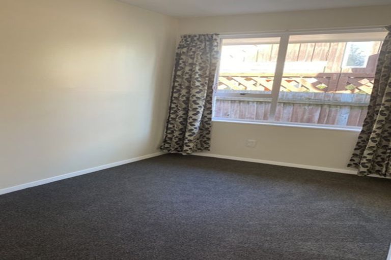 Photo of property in 1/10 Valecrest Avenue, Parklands, Christchurch, 8083