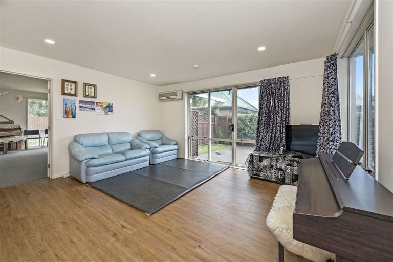 Photo of property in 6 Rosefield Lane, Northcote, Christchurch, 8052