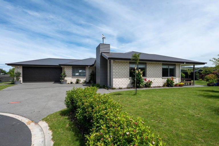 Photo of property in 8 Larches Lane, Kinloch, Taupo, 3377