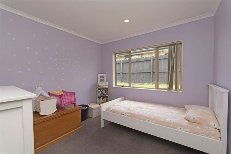 Photo of property in 70 Ruze Vida Drive, Massey, Auckland, 0614