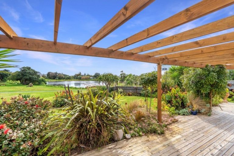 Photo of property in 17 Barrett Drive, Waikanae Beach, Waikanae, 5036