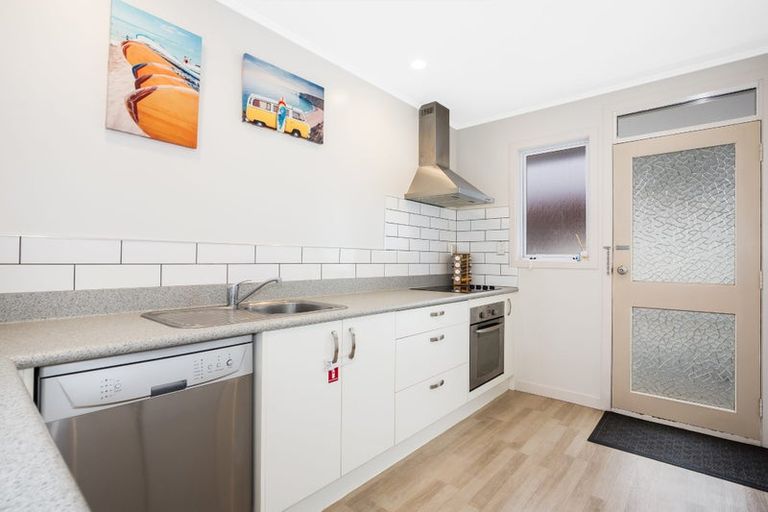 Photo of property in 6/35 Mana Esplanade, Paremata, Porirua, 5026