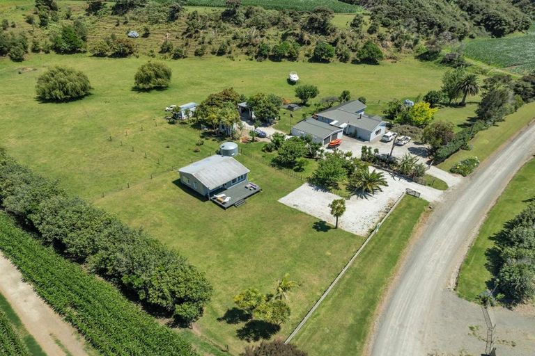 Photo of property in 3265 South Head Road, South Head, Helensville, 0874