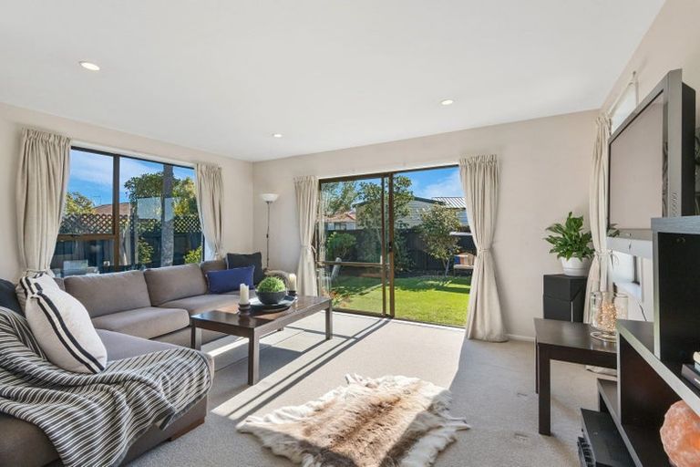 Photo of property in 2/71a Glenmore Avenue, Casebrook, Christchurch, 8051