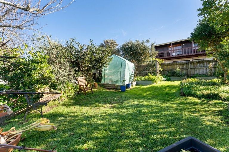 Photo of property in 15 Jaemont Avenue, Te Atatu South, Auckland, 0610