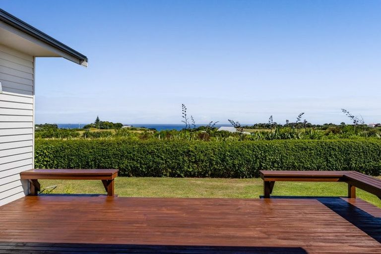 Photo of property in 630 South Road, Omata, New Plymouth, 4374