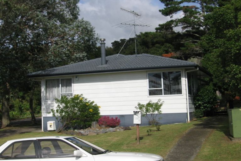 Photo of property in 42 Staincross Street, Green Bay, Auckland, 0604