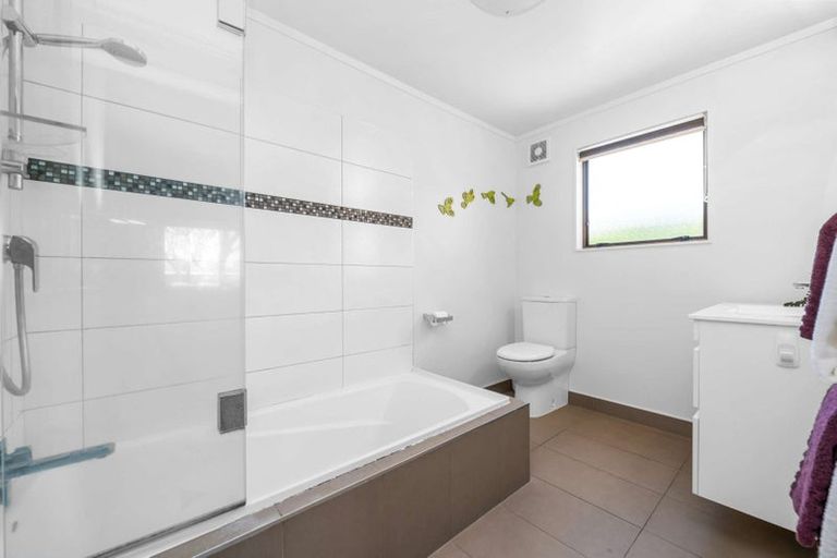 Photo of property in 92 Hutchinsons Road, Bucklands Beach, Auckland, 2014