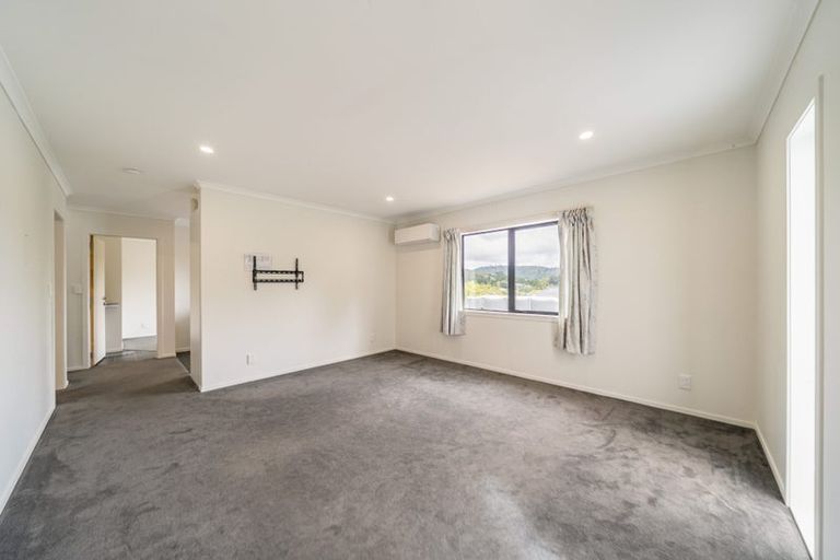 Photo of property in 9 Lowry Heights, Stokes Valley, Lower Hutt, 5019